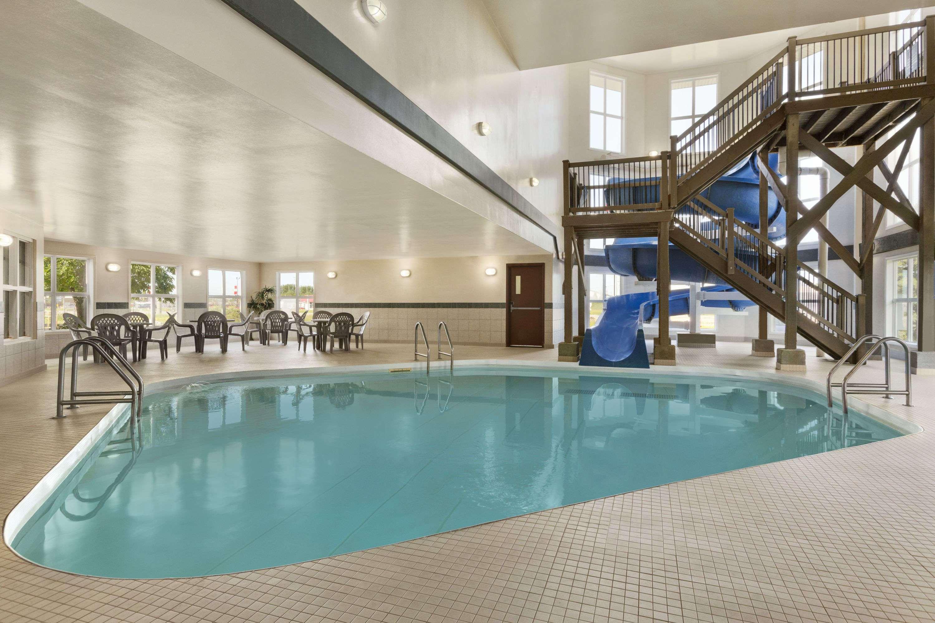 Days Inn By Wyndham Steinbach Eksteriør billede