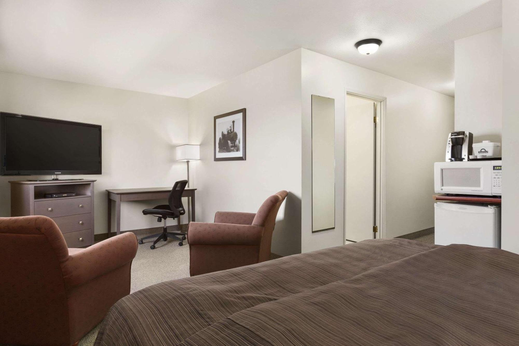 Days Inn By Wyndham Steinbach Eksteriør billede